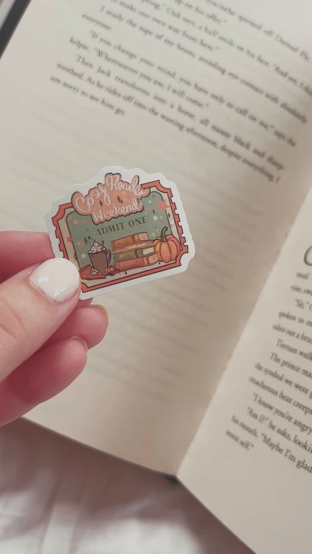 Cosy Reader Weekend glitter sticker